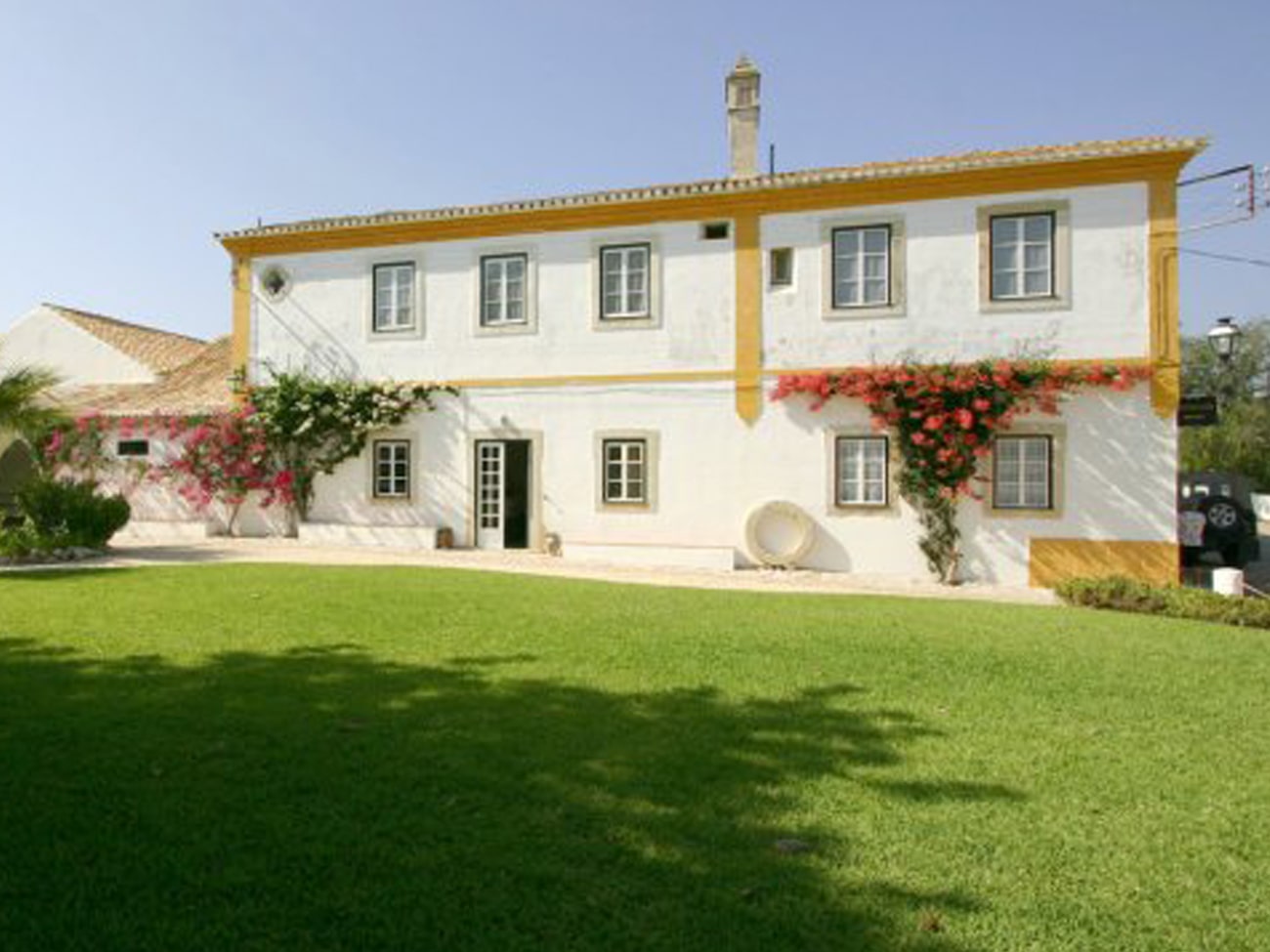 estalagem cegonha front view