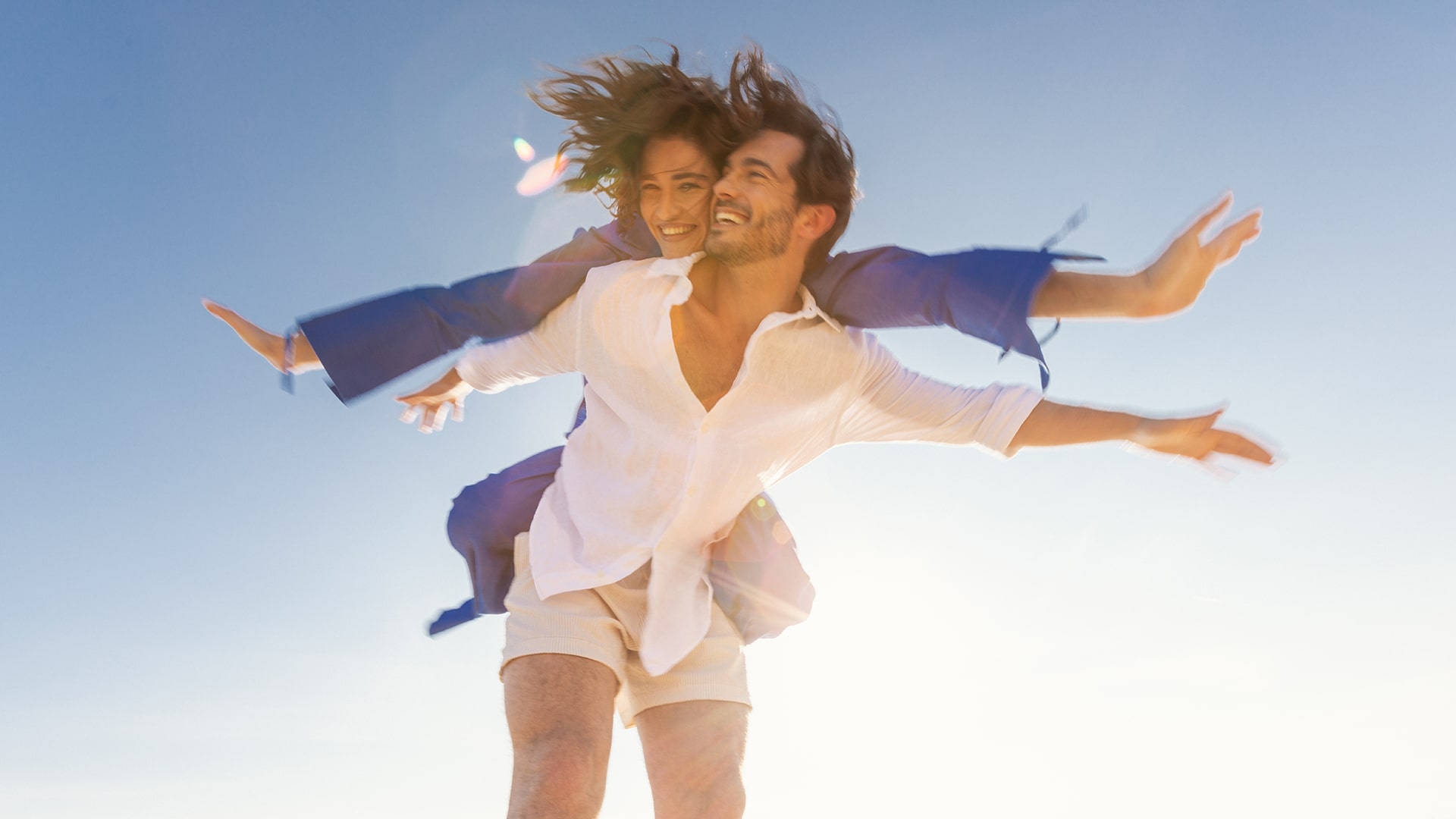 couple at vilamoura beach
