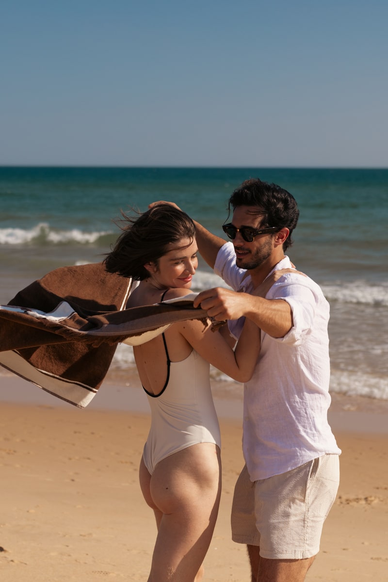 couple at vilamoura beach